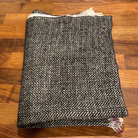 Two Tone Reversible Scarf Never Worn - Picture 3 of 4